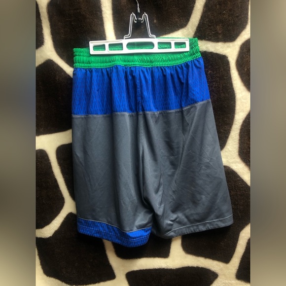 Large Adidas NBA D-League activewear shorts - Picture 5 of 9